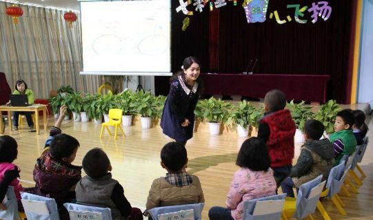 读职高学幼师可以选择邛崃市职业高级中学