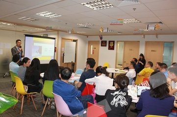 重庆工商大学的教师开会