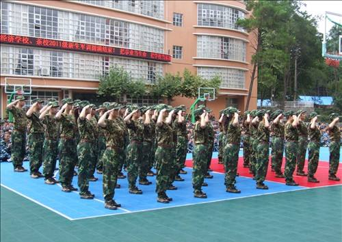 贵州省经济学校学费多少？