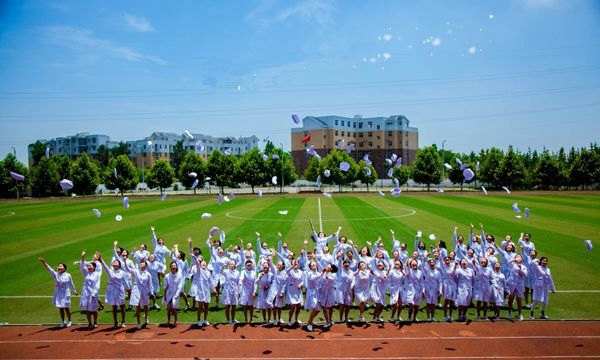 成都铁路卫生学校放飞梦想