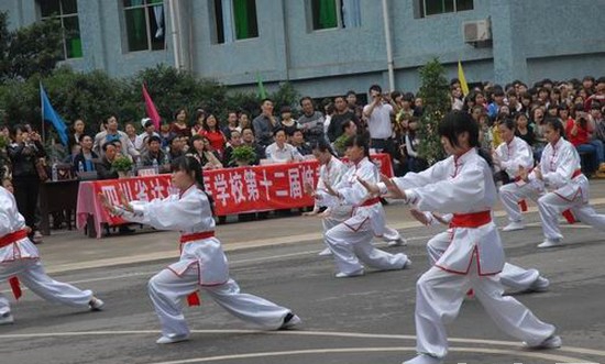 四川省达州中医学校太极表演