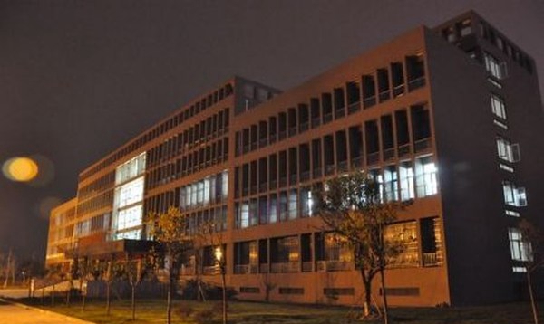 德阳安装技师学院(西南安装高级技工学校)夜晚校园