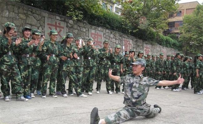 黔东南州国防学校武术表演