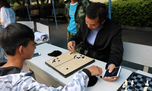 云南省贸易经济学校围棋、象棋展演