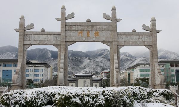 云南建设学校校园雪景