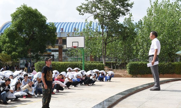 宜良县职业高级中学操场集合