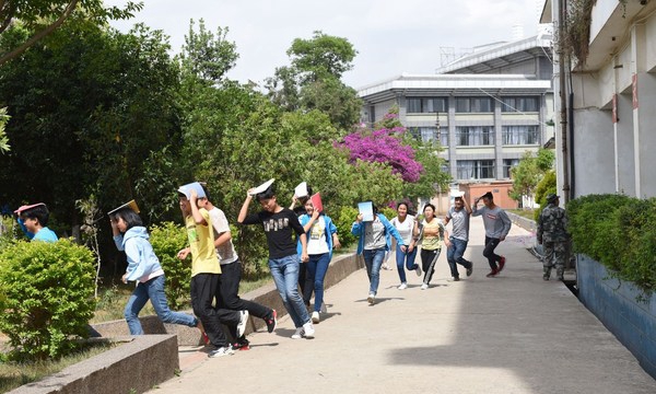 宜良县职业高级中学抗震演练