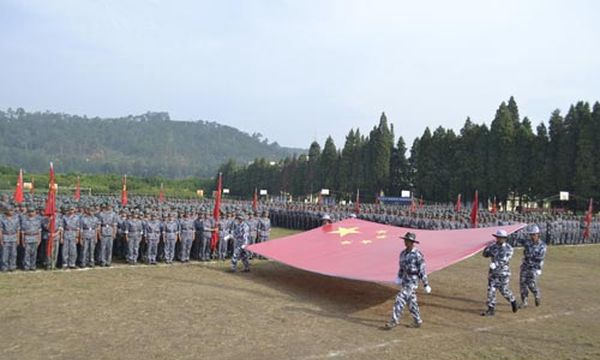 昆明市台湘科技学校军训