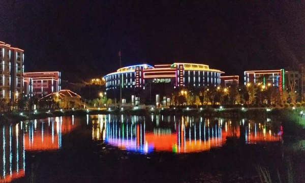 大理护理职业学院校园夜景