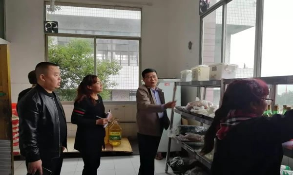 重庆机械高级技工学校食堂卫生检查（1）