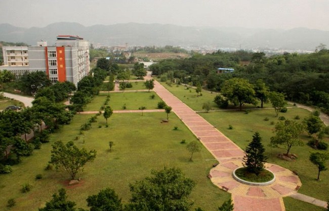 重庆工贸技师学院（重庆工贸高级技工学校）远看校园