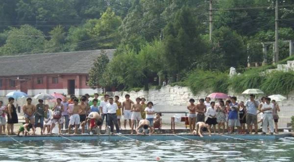 黔东南州工业学校(黔东南州高级技工学校)游泳比赛图片