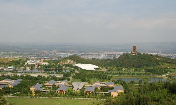 红河庆来职业学校校园全景