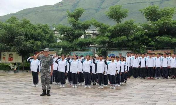 元阳县民族职业高级中学军训