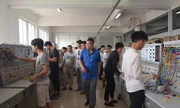 绥江县职业高级中学实训