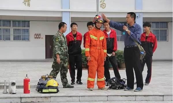 江川县职业中学消防演习（1）