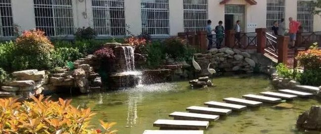 贵阳市女子职业学校(贵阳市旅游学校)校园溪水