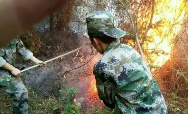 贵州国防军事职业学校( 贵阳国防军校)消防实战演练