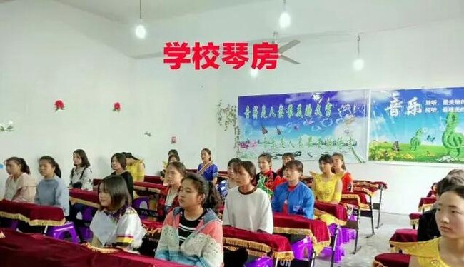 黔东南州凯旋工业学校幼师专业琴房