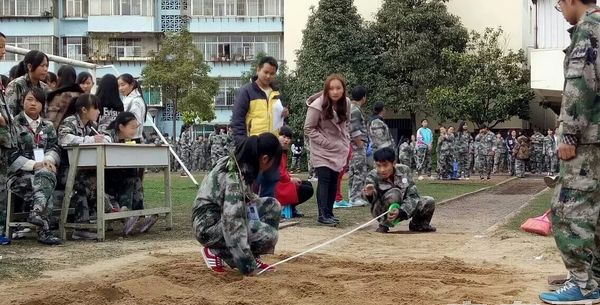 昆明财经管理专修学校跳远