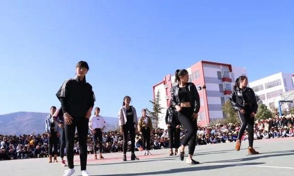 洱源县职业高级中学街舞表演