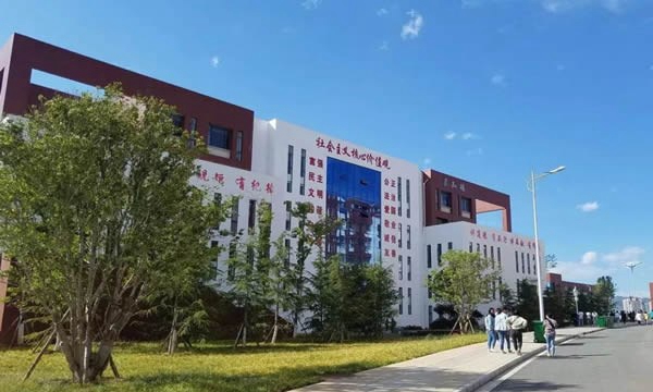 昭通市财贸学校学校一角