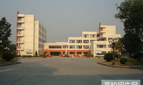 南充兴光技工学校